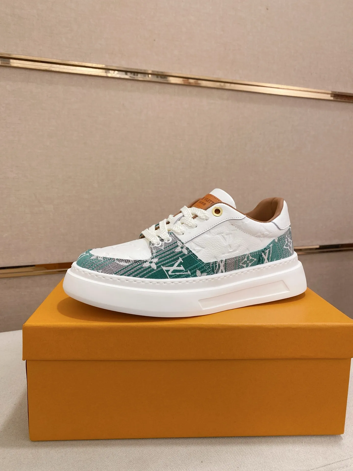 Factory price: 480💰🎉🎉LV~Louis Vuitton trendy men's shoes, new shipments, latest matching, same style as the official website, super high quality, best-selling season [strong][strong][strong]Selected first-layer cowhide, comfortable cowhide lining, original last, comfortable on the feet, wear-resistant rubber outsole, size: 38-44.